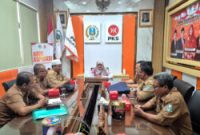 Ketua Fraksi PKS DPRD Jawa Timur Lilik Hendarwati menerima audiensi dari Forum Komunikasi TPG Jawa Timur yang terdiri dari perwakilan guru ASN SMA dan SMK dari Pasuruan, Bangkalan, Sidoarjo, dan Surabaya di ruang Fraksi PKS. (Foto: Istimewa)