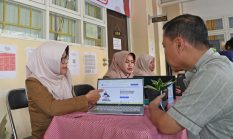 Masa Uji Coba SPMB Surabaya Dimulai, Ribuan Wali Murid Serbu Posko Dispendik