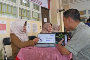 Masa Uji Coba SPMB Surabaya Dimulai, Ribuan Wali Murid Serbu Posko Dispendik