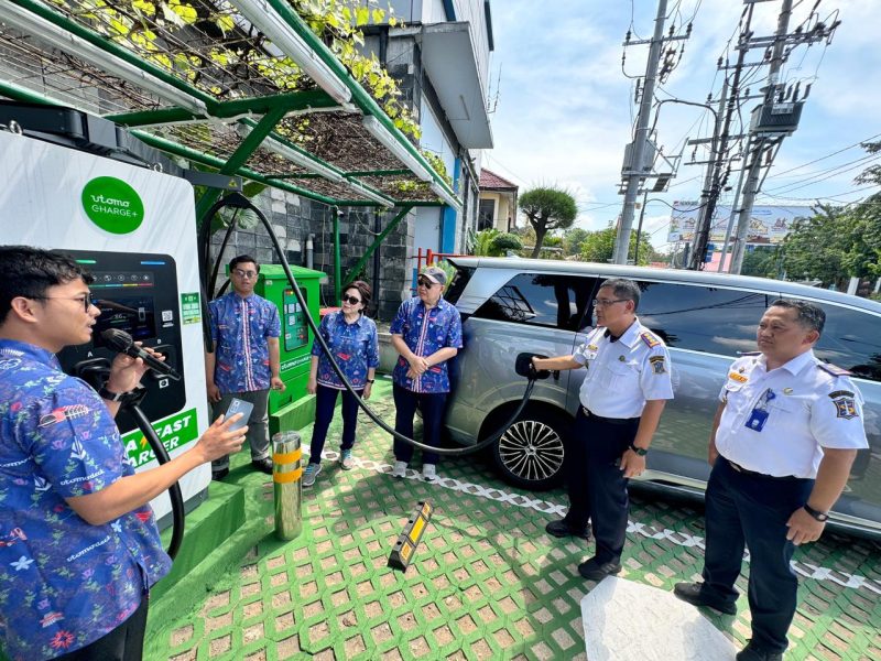 Gandeng Utomo Charge Plus, Pemkot Surabaya Bangun 5 SPKLU di Titik Strategis.