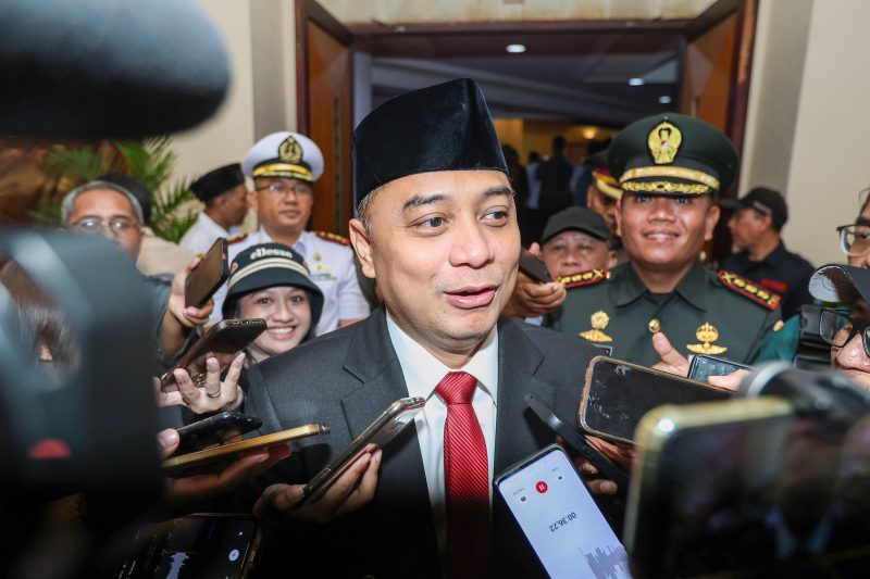 Hadiri Pelantikan Syaifuddin Zuhri, Eri Cahyadi Tekankan Sinergi Pemkot dan DPRD Surabaya.