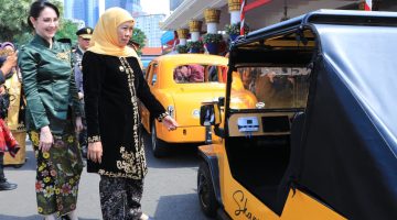 Gubernur Khofifah Bangga Karya Inovatif Siswa SMK Jatim, Kendaraan Listrik Jadi Sorotan Hardiknas. (Foto: Adpim For DigitalJatim)