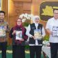 Gubernur Khofifah saat menerima audiensi Kepala Badan Riset dan Inovasi Nasional (BRIN) Arif Satria di Gedung Negara Grahadi, Surabaya. (Foto: Adpim For DigitalJatim)