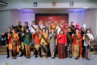 Bunda Literasi Provinsi Jawa Timur Arumi Bachsin mengapresiasi pemilihan duta bahasa 2026 di Aula Cut Nyak Dien Balai Bahasa Provinsi Jawa Timur. (Foto: Adpim For DigitalJatim)