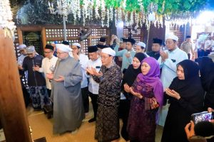 Momen Gubernur Khofifah Temani Sheikh Afeefuddin Al Jailani Silaturahmi ke Ponpes Zainul Hasan Genggong
