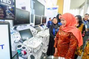 Gubernur Khofifah Buka Surabaya Hospital Expo XX 2026, Rumah Sakit Jatim Didorong Adaptif AI dan Teknologi Kesehatan