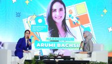 Ketua TP PKK Jawa Timur Arumi Bachsin dalam talkshow bertema “Ready for What’s Next: From Youth to Future Leader” di Kampus Telkom University Surabaya. (Foto:Adpim For DigitalJatim)