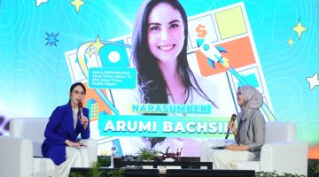 Ketua TP PKK Jawa Timur Arumi Bachsin dalam talkshow bertema “Ready for What’s Next: From Youth to Future Leader” di Kampus Telkom University Surabaya. (Foto:Adpim For DigitalJatim)