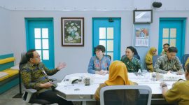 Sekretaris Daerah Provinsi Jawa Timur Adhy Karyono menerima audiensi Koso Nippon Jepang di ruang rapat. (Foto: Adpim for DigitalJatim)