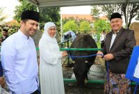 Gubernur Jawa Timur Khofifah Indar Parawansa dan Wakil Gubernur Jawa Timur Emil Elestianto Dardak melaksanakan Salat Idul Adha 10 Dzulhijjah 1447 H di Masjid Nasional Al Akbar Surabaya. (Foto: Adpim For DigitalJatim)