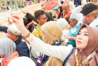 Senator Ning Lia Lempar Jumrah Dini Hari di Mina, Rasakan Ketenangan Spiritual Bersama Jamaah Haji.