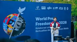 Menkomdigi Meutya Hafid memberikan sambutan dalam Peringatan Hari Kebebasan Pers Sedunia 2026 di Car Free Day Jenderal Sudirman, Jakarta Pusat. (Foto: Istimewa)