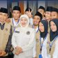 Gubernur Jawa Timur Khofifah Indar Parawansa secara resmi melepas kelompok terbang (kloter) 116 yang menjadi kloter terakhir jamaah haji Embarkasi Surabaya Tahun 1447 H/2026 M di Asrama Haji Sukolilo Surabaya. (Foto : Adpim For DigitalJatim)