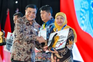 Jatim Raih Penghargaan Kemendagri sebagai Pemda Terbaik Tekan Pengangguran, Gubernur Khofifah: Hasil Sinergi Semua Elemen