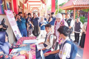 Gubernur Khofifah Apresiasi SPMB SMA-SMK Negeri di Ngawi, Layanan Verifikasi Data Terjadwal Dinilai Mudahkan Wali Murid