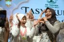Anggota DPD RI sekaligus alumni SD Taquma angkatan 1996, Dr. Lia Istifhama, M.E.I saat menghadiri acara Tasyakuran dan Pelepasan Siswa Kelas VI SD Taqwimul Ummah (Taquma) Surabaya. (Foto: Istimewa)