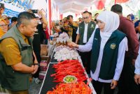 Gubernur Jawa Timur Khofifah Indar Parawansa kembali gelar Pasar Murah ke-76 tahun 2026 di Kawasan Wisata Kuliner (Wiskul) Gladak Serang, Kota Probolinggo. (Foto: Adpim For DigitalJatim)