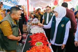 Di Gladak Serang, Gubernur Khofifah Pastikan Harga Terjangkau dan Daya Beli Masyarakat Terjaga