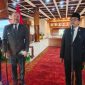 Ketua DPRD Provinsi Jawa Timur M. Musyafak Rouf (kanan) menerima kunjungan delegasi DPRD Kota St. Petersburg Rusia yang dipimpin oleh Ketua DPRD Aleksandr Belskii (kiri) di DPRD Jawa Timur, Surabaya. (Foto: Istimewa)