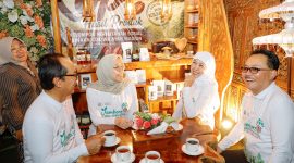 Gubernur Khofifah usai membuka Jambore Perhutanan Sosial Provinsi Jawa Timur Tahun 2026 di Alun-Alun Kabupaten Madiun. (Foto: Adpim For DigitalJatim)