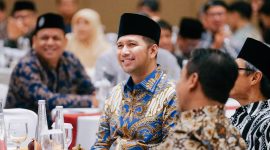 Wakil Gubernur Jawa Timur Emil Elestianto Dardak menghadiri Rapat Koordinasi Wilayah (Rakorwil) Lembaga Hikmah dan Kebijakan Publik (LHKP) Muhammadiyah Jatim dan Resepsi Milad ke-3 Maklumat.id di Hotel Santika Premiere Gubeng, Surabaya. (Foto: Adpim For DigitalJatim)