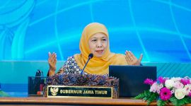 Gubernur Khofifah saat memimpin High Level Meeting (HLM) Forum Investasi, Tim Percepatan Pertumbuhan Ekonomi Daerah (TP2ED), dan Tim Percepatan Akses Keuangan Daerah (TPAKD) Provinsi Jawa Timur Tahun 2026 di Gedung Negara Grahadi Surabaya. (Foto: Adpim For DigitalJatim)