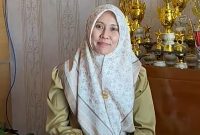 Wakil Ketua DPRD Jatim, Sri Wahyuni ketika mendatangi SMAN 1 Bojonegoro. (foto : Aspri)