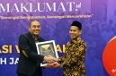 Anggota Komisi E DPRD Jatim dari Fraksi PKS, Puguh Wiji Pamungkas, meraih Maklumat Award 2026 kategori Tokoh Politik Peduli Kesehatan. (foto: Istimewa)