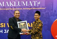 Anggota Komisi E DPRD Jatim dari Fraksi PKS, Puguh Wiji Pamungkas, meraih Maklumat Award 2026 kategori Tokoh Politik Peduli Kesehatan. (foto: Istimewa)