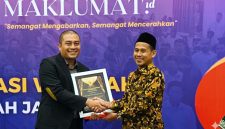 Anggota Komisi E DPRD Jatim dari Fraksi PKS, Puguh Wiji Pamungkas, meraih Maklumat Award 2026 kategori Tokoh Politik Peduli Kesehatan. (foto: Istimewa)
