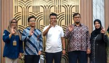 Kolaborasi Indonesia–Norwegia Dimulai di Surabaya, Targetkan Angkut 1 Ton Sampah Plastik per Hari. (Foto; Humas Pemkot)