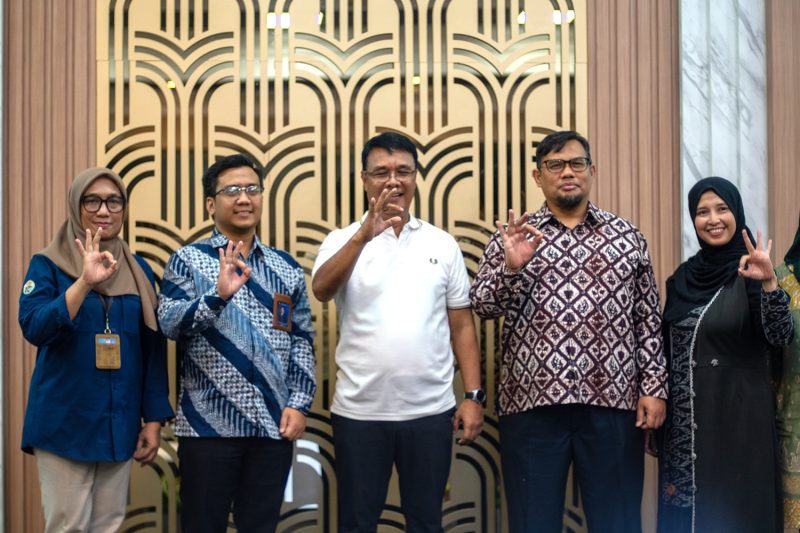 Kolaborasi Indonesia–Norwegia Dimulai di Surabaya, Targetkan Angkut 1 Ton Sampah Plastik per Hari. (Foto; Humas Pemkot)