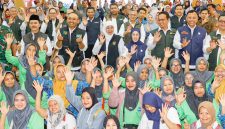 Gubernur Khofifah Salurkan Bansos Rp32,16 Miliar untuk Warga Ngawi, Jaga Daya Beli dan Perkuat Ekonomi Desa. (Foto: Adpim For DigitalJatim)