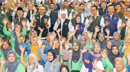Gubernur Khofifah Salurkan Bansos Rp32,16 Miliar untuk Warga Ngawi, Jaga Daya Beli dan Perkuat Ekonomi Desa. (Foto: Adpim For DigitalJatim)