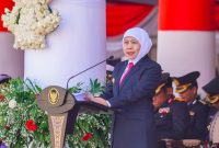 Gubernur Jawa Timur Khofifah Indar Parawansa menjadi Inspektur Upacara Peringatan Hari Lahir Pancasila Tahun 2026 yang digelar di Gedung Negara Grahadi Surabaya. (Foto : Adpim For DigitalJatim)