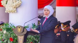 Gubernur Jawa Timur Khofifah Indar Parawansa menjadi Inspektur Upacara Peringatan Hari Lahir Pancasila Tahun 2026 yang digelar di Gedung Negara Grahadi Surabaya. (Foto : Adpim For DigitalJatim)