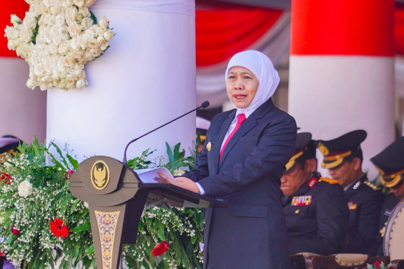 Gubernur Jawa Timur Khofifah Indar Parawansa menjadi Inspektur Upacara Peringatan Hari Lahir Pancasila Tahun 2026 yang digelar di Gedung Negara Grahadi Surabaya. (Foto : Adpim For DigitalJatim)