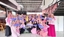 Semangat belajar dan berbagi ide baru terasa begitu hangat dalam kegiatan bertajuk Nobar Canva yang diselenggarakan oleh Canva Community di Cafe and Resto Ningrat, Jalan Kedung Sari No.10, Mergelo, Gununggedangan, Kecamatan Magersari, Kota Mojokerto. (Foto: Istimewa)