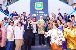 Resmikan Graha Nusantara SMAN 2 Surabaya, Gubernur Khofifah: Bukti Kuatnya Peran Alumni