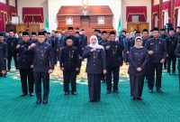 Gubernur Jawa Timur Khofifah Indar Parawansa melantik 65 kepala sekolah jenjang SMA, SMK dan SLB di Gedung Negara Grahadi, Surabaya.(Foto: Adpim For DigitalJatim)
