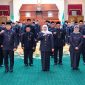 Gubernur Jawa Timur Khofifah Indar Parawansa melantik 65 kepala sekolah jenjang SMA, SMK dan SLB di Gedung Negara Grahadi, Surabaya.(Foto: Adpim For DigitalJatim)