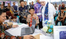 Pantau Verifikasi SPMB di Madiun, Gubernur Khofifah Pastikan Pengambilan PIN Berjalan Lancar