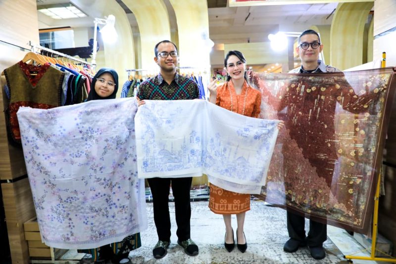 Ketua Dewan Kerajinan Nasional Daerah (Dekranasda) Jawa Timur Arumi Bachsin Emil Dardak menghadiri Opening Ceremony Road to HUT Dekranas ke-46 Swarna Wastra Nusantara 2026 di Ruang Garuda, Kementerian Perindustrian RI, Jakarta. (Foto: Adpim For DigitalJatim)