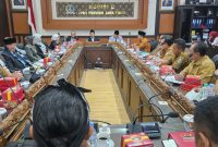 Komisi E DPRD Provinsi Jawa Timur menerima audiensi Forum Komunikasi TPG Jawa Timur yang mewakili guru ASN SMA, SMK, dan SLB dari berbagai daerah di DPRD Jawa Timur.