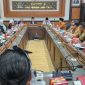 Komisi E DPRD Provinsi Jawa Timur menerima audiensi Forum Komunikasi TPG Jawa Timur yang mewakili guru ASN SMA, SMK, dan SLB dari berbagai daerah di DPRD Jawa Timur.