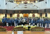 uluhan mahasiswa Fakultas Ilmu Sosial dan Ilmu Politik (FISIP) Universitas Airlangga (Unair) Surabaya melakukan kunjungan akademik ke DPRD Jawa Timur. (Foto: Istimewa)