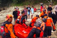 Tim SAR Gabungan Sukses Evakuasi Korban Tenggelam di Sungai Bengawan Solo. (Foto: Istimewa)