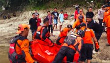 Tim SAR Gabungan Sukses Evakuasi Korban Tenggelam di Sungai Bengawan Solo. (Foto: Istimewa)