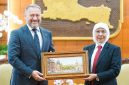 Gubernur Jawa Timur Khofifah Indar Parawansa menerima kunjungan Delegasi Saint Petersburg, Federasi Rusia, yang dipimpin Ketua Majelis Legislatif Saint Petersburg Alexander N. Belskiy di Gedung Negara Grahadi Surabaya. (Foto: Adpim For DigitalJatim)