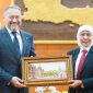 Gubernur Jawa Timur Khofifah Indar Parawansa menerima kunjungan Delegasi Saint Petersburg, Federasi Rusia, yang dipimpin Ketua Majelis Legislatif Saint Petersburg Alexander N. Belskiy di Gedung Negara Grahadi Surabaya. (Foto: Adpim For DigitalJatim)